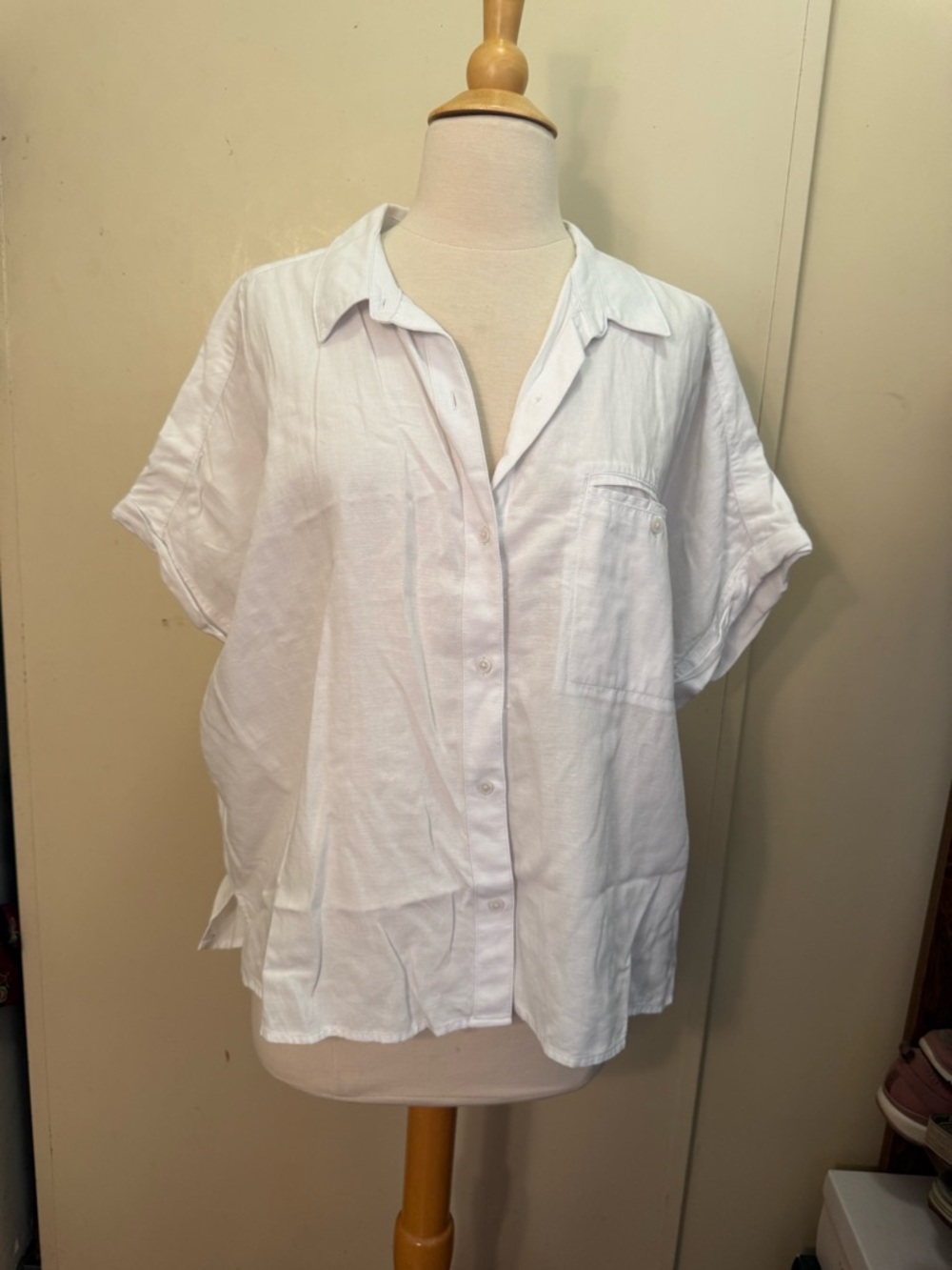Levi’s Crisp White Button-Up Short Sleeve Shirt XL